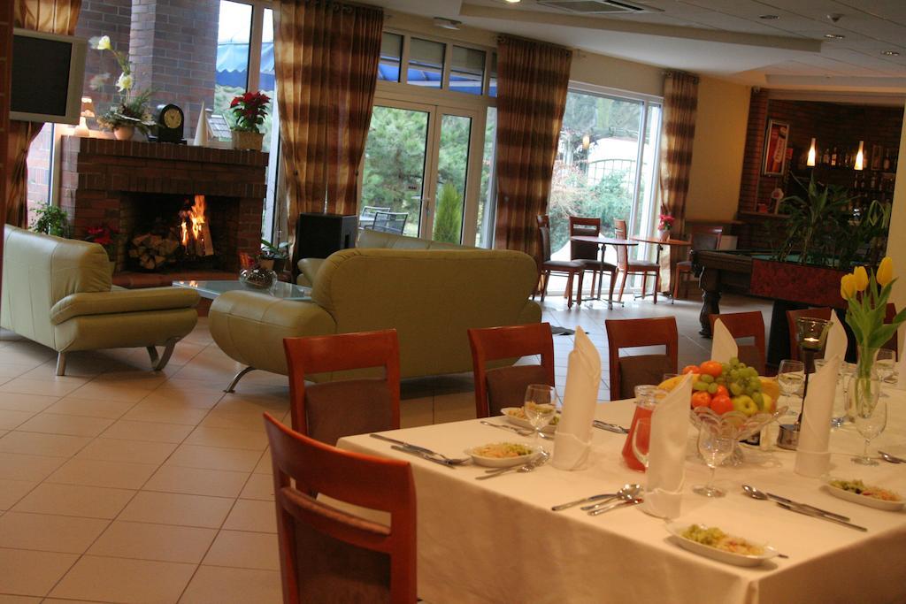 Hotel Kama Park Сєракув Екстер'єр фото